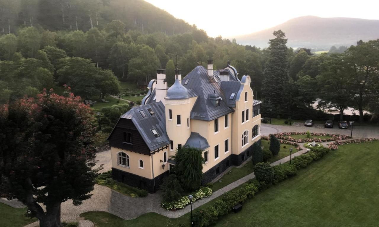 Отели типа «постель и завтрак» Villa Elise Park Pension Строне-Слёнске-4