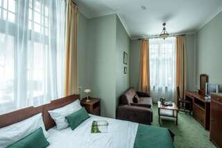 Отели типа «постель и завтрак» Villa Elise Park Pension Строне-Слёнске Двухместный номер «Комфорт» с 1 кроватью или 2 отдельными кроватями-1