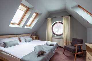 Отели типа «постель и завтрак» Villa Elise Park Pension Строне-Слёнске Двухместный номер с 1 кроватью или 2 отдельными кроватями-3