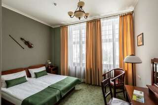 Отели типа «постель и завтрак» Villa Elise Park Pension Строне-Слёнске Двухместный номер «Комфорт» с 1 кроватью или 2 отдельными кроватями-2